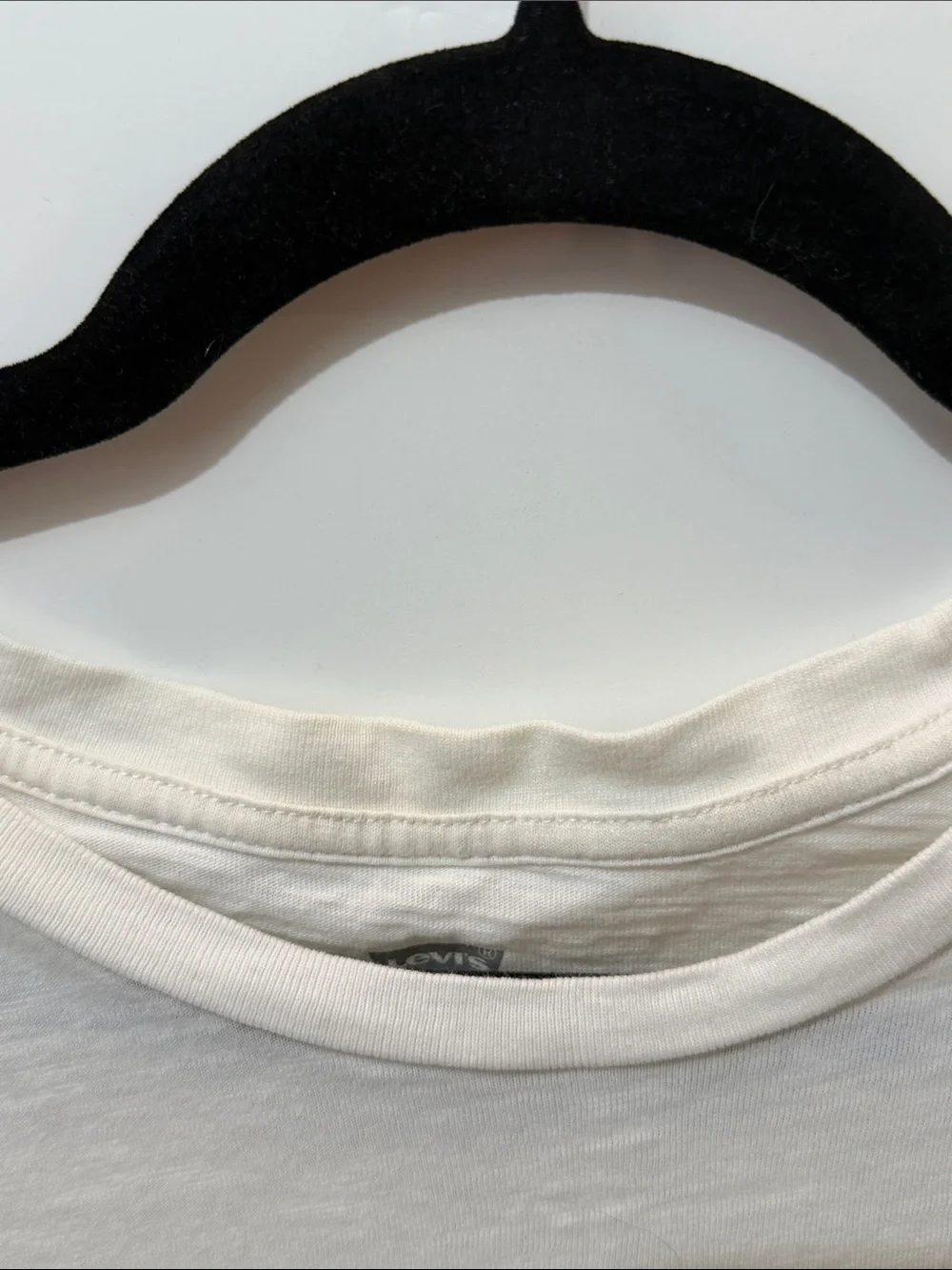 Levi's White Pocket Crew Neck Tee with Red Tab